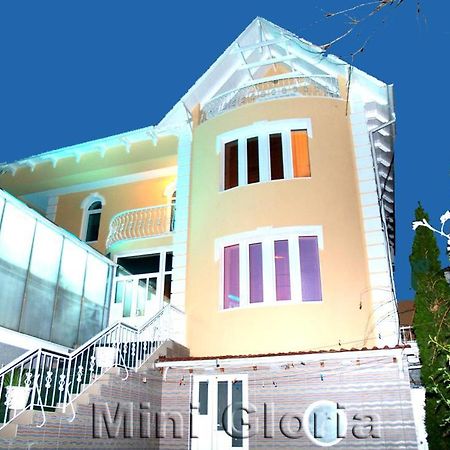 Gloria Mini-Hotel คีชีเนา ภายนอก รูปภาพ