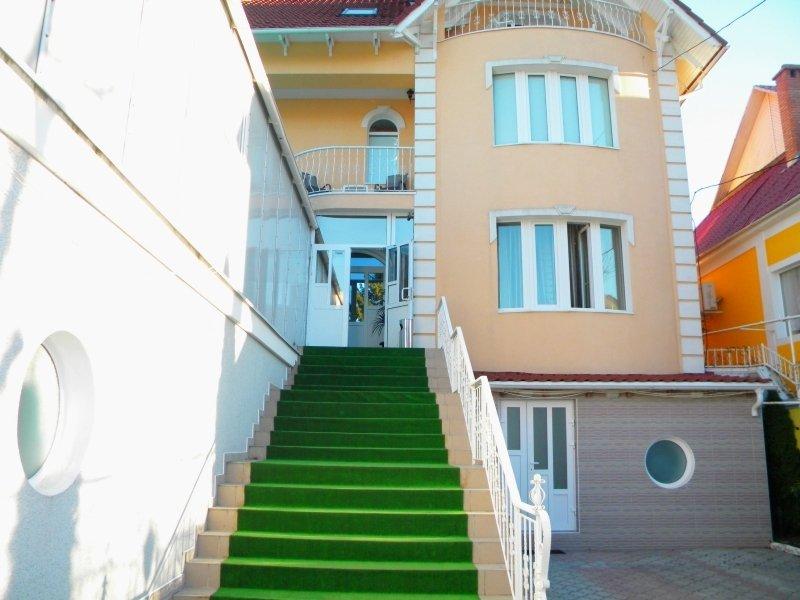 Gloria Mini-Hotel คีชีเนา ภายนอก รูปภาพ
